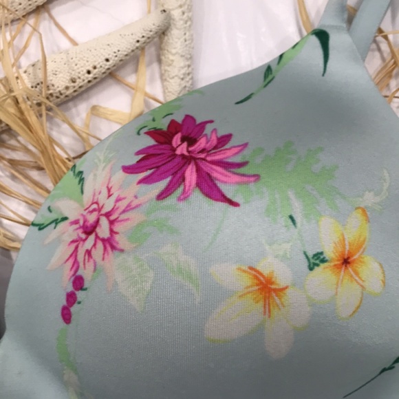 BEAUTIFUL LIGHT BLU W HOT PINK dalias & yellow tiny impatients on this 36A bra💕 - Picture 2 of 8